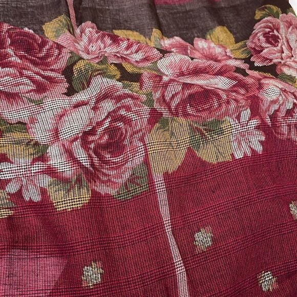 Beautiful Lightweight Scarf with Floral Design - Picture 2 of 3